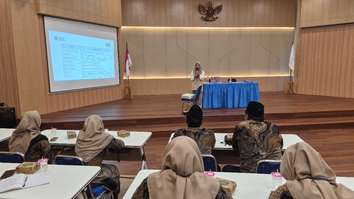 Workshop Program Galang Madrasah Lazis Unisia Bekali Guru Merancang Pembelajaran yang Selaras dan Bermakna